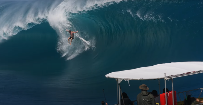 1 MOIS DE SURF À TEAHUPO'O