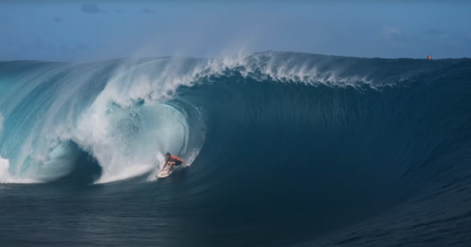 1 MOIS DE SURF À TEAHUPO'O